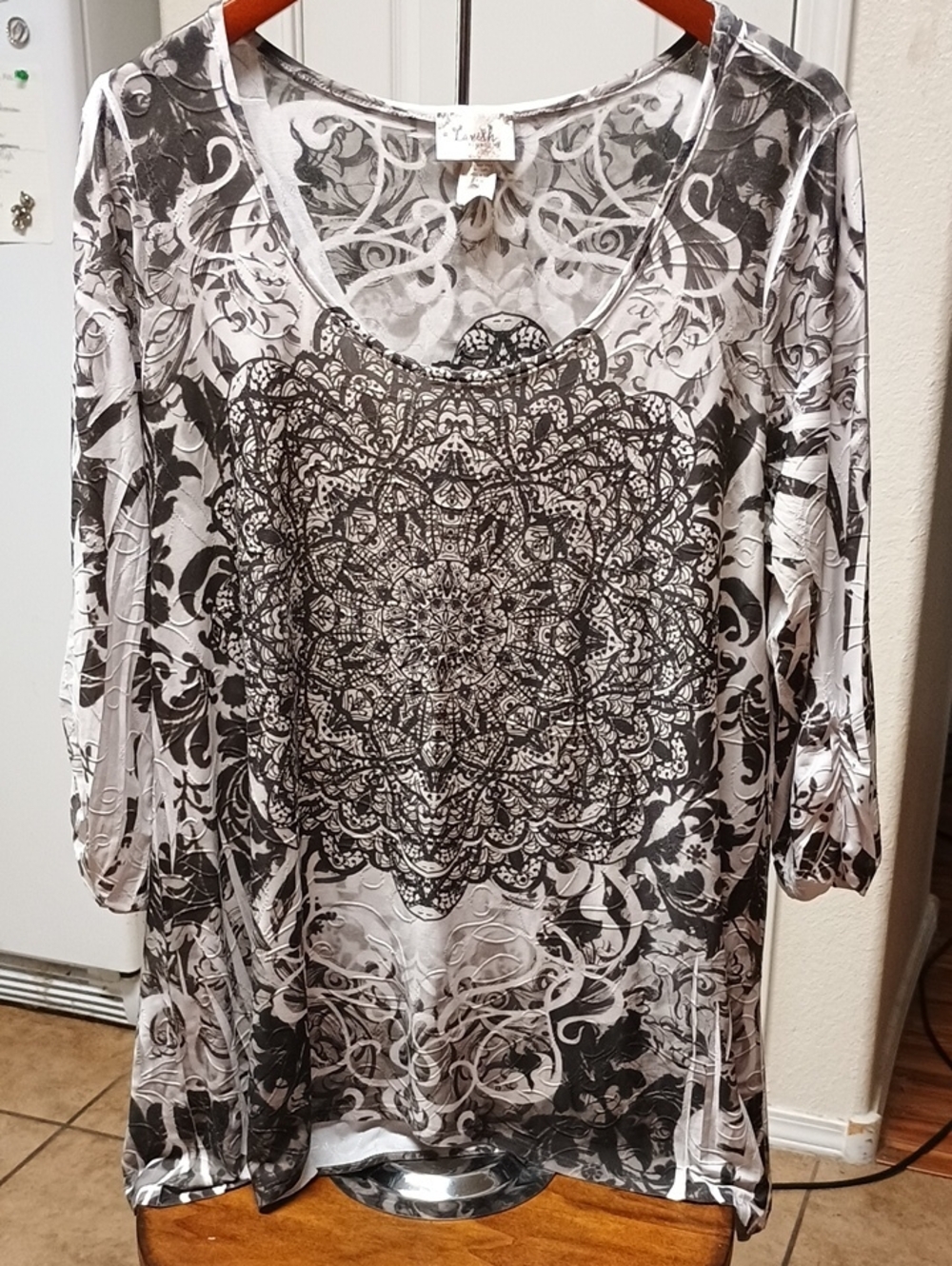 Women’s Black & White Printed Long Sleeve Tunic Blouse